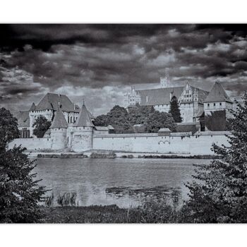 Photographie intitulée "Malbork Castle from…" par Ryszard Stelmachowicz, Œuvre d'art originale, Photographie numérique