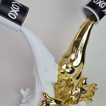 Sculpture titled "Xoxo Gold" by Sagrasse, Original Artwork, Resin