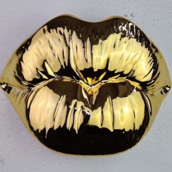 Sculpture titled "Kiss Gold" by Sagrasse, Original Artwork, Resin Mounted on Other rigid panel