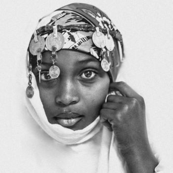 Photographie intitulée "young eyes" par Salem Bouchakour, Œuvre d'art originale