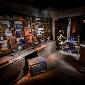 Fotografie mit dem Titel "L'épicier" von San Art, Original-Kunstwerk, Light Painting Auf Keilrahmen aus Holz montiert