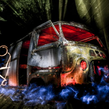 Fotografie getiteld "Estafette" door San Art, Origineel Kunstwerk, Light Painting Gemonteerd op Frame voor houten brancard