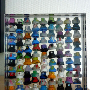 Sculpture titled "Caps 10" by Saname, Original Artwork, Plastic