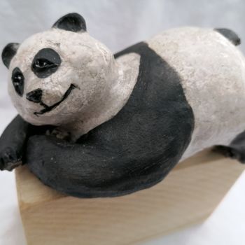 Sculpture intitulée "Panda au repos" par Sandrine De Zorzi, Œuvre d'art originale, Argile