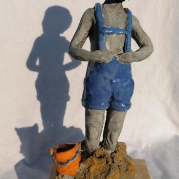 Sculpture titled "Le garçon dans le s…" by Sandrine De Zorzi, Original Artwork, Clay