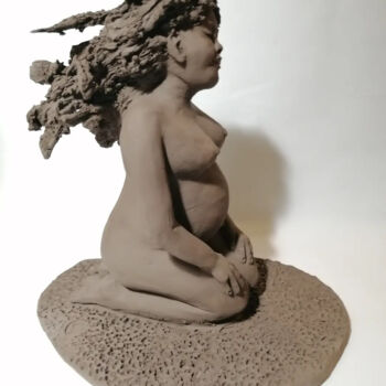 Sculpture titled "Femme enceinte chev…" by Sandrine De Zorzi, Original Artwork, Clay