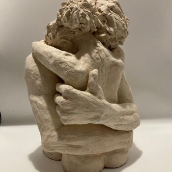 Скульптура под названием "L'Etreinte n°2" - Sandrine Julien (Nizebulle), Подлинное произведение искусства, Терракота