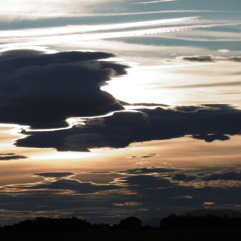 Photographie intitulée "La course aux nuages" par Sandrine N., Œuvre d'art originale