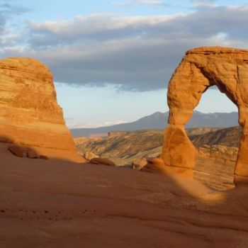 「Delicate Arch Utah」というタイトルの写真撮影 Paul Santanderによって, オリジナルのアートワーク