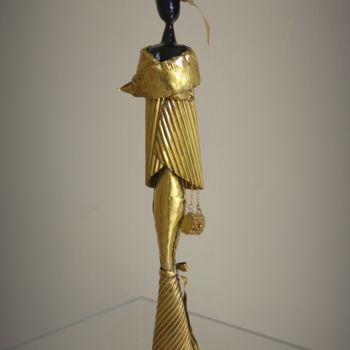 Sculpture titled "Women with bag" by Sapir Gelman, Original Artwork, Metals