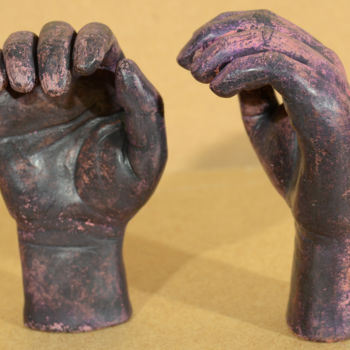 Scultura intitolato "Sculpture "Mains d'…" da Sarcie, Opera d'arte originale, Terracotta