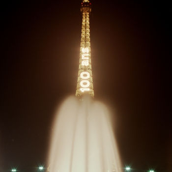 「Tour Eiffel 'Fusée'…」というタイトルの写真撮影 Sarcieによって, オリジナルのアートワーク, アナログ写真 その他の剛性パネルにマウント