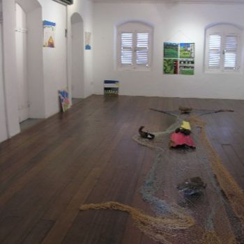 Installazione intitolato "Action painting Mar…" da Savina Tarsitano, Opera d'arte originale