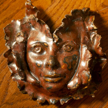 Скульптура под названием "Ceramic Mask" - Scott Camazine, Подлинное произведение искусства, Керамика