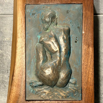 Escultura titulada "Resting Pensively" por Scott Camazine, Obra de arte original, Fundición Montado en Panel de madera