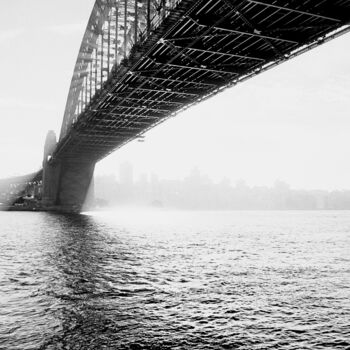 Fotografie getiteld "Sydney Harbour Brid…" door Scott Gregory Banner, Origineel Kunstwerk, Film fotografie