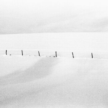 Fotografie getiteld "Fence and snow cove…" door Scott Gregory Banner, Origineel Kunstwerk, Film fotografie