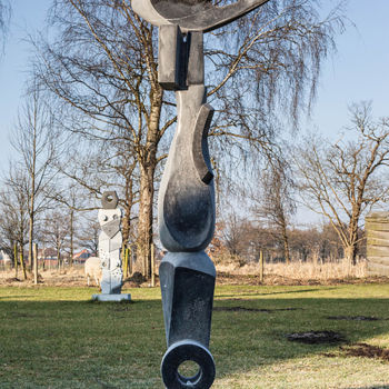 Escultura titulada "Equilibrium of the…" por Michael Levchenko, Obra de arte original, Piedra