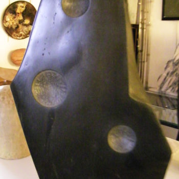 Skulptur mit dem Titel "Univers" von Colette Cov, Original-Kunstwerk, Stein