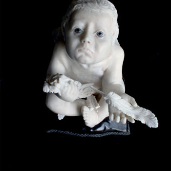 「Fallen angel」というタイトルの彫刻 Abele Vadaccaによって, オリジナルのアートワーク, ストーン