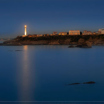 Fotografia intitolato "Biarritz et son pha…" da Sebastien Leichner, Opera d'arte originale, Fotografia manipolata