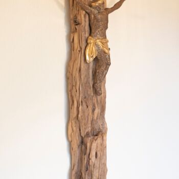 Skulptur mit dem Titel "Jesus and old pine…" von Jozef Sedmak, Original-Kunstwerk, Holz