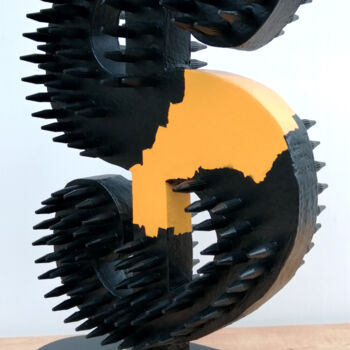 Skulptur mit dem Titel "DON´T TOUCH MY MONEY" von Segutoart, Original-Kunstwerk, Holz