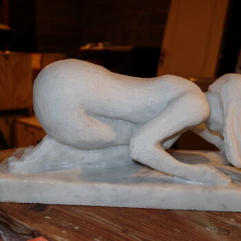 雕塑 标题为“Agathe accroupie” 由Serge Alix, 原创艺术品, 石