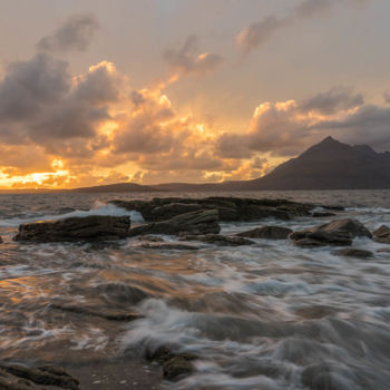제목이 "waves at sunset"인 사진 Serge Demaertelaere로, 원작