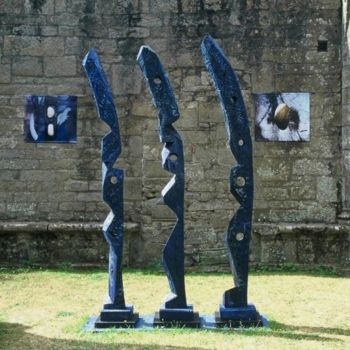 Sculptuur getiteld " Totems  de Mer Ble…" door Serge Boué - Kovacs, Origineel Kunstwerk