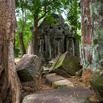 Photography titled "Angkor No.2 - Signe…" by Serge Horta, Original Artwork, Digital Photography