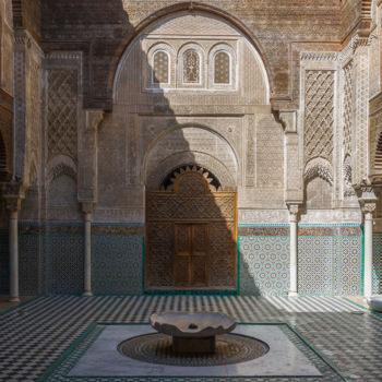 Photographie intitulée "The Courtyard (Fram…" par Serge Horta, Œuvre d'art originale, Photographie numérique Monté sur Panne…
