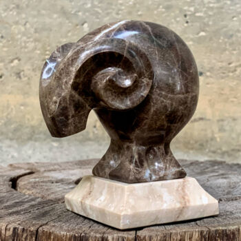 Скульптура под названием "Marble Aries" - Serjio Elicolani, Подлинное произведение искусства, Камень