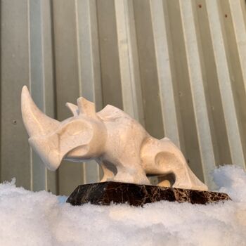 Скульптура под названием "Marble rhino sculpt…" - Serjio Elicolani, Подлинное произведение искусства, Камень