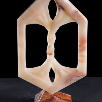 Scultura intitolato "Onyx twisted crystal" da Serjio Elicolani, Opera d'arte originale, Pietra