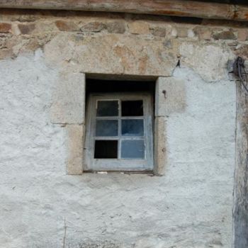 Photographie intitulée "petite fenêtre cass…" par Sève, Œuvre d'art originale