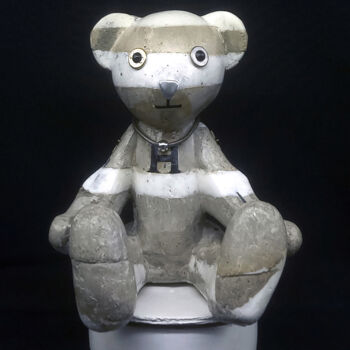 Sculpture intitulée "Vintage bear doll :…" par Seven E, Œuvre d'art originale, Béton