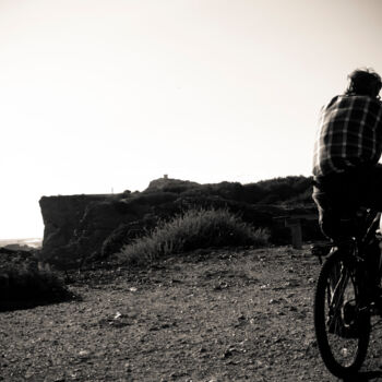 Photography titled "On grimpe en vélo" by Sevilio Esse, Original Artwork