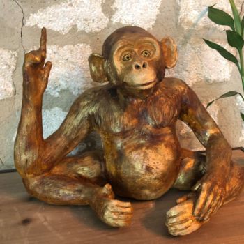 Escultura titulada "Le singe qui montre…" por Seys Sculpture, Obra de arte original, Terracota