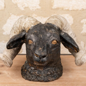 Skulptur mit dem Titel "Le mouflon noir" von Seys Sculpture, Original-Kunstwerk, Terra cotta
