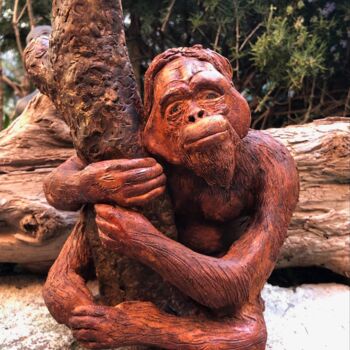 Sculpture titled "orang outan accroch…" by Seys Sculpture, Original Artwork, Terra cotta
