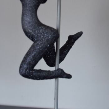 Sculpture titled "Julietta" by Shagmac, Original Artwork, Resin