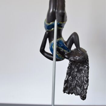 Sculpture intitulée "Fanny" par Shagmac, Œuvre d'art originale, Résine