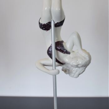 雕塑 标题为“Sarra” 由Shagmac, 原创艺术品, 树脂