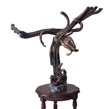 Skulptur mit dem Titel "An Eagle" von Shahriar Aghakhani, Original-Kunstwerk, Kunststoff