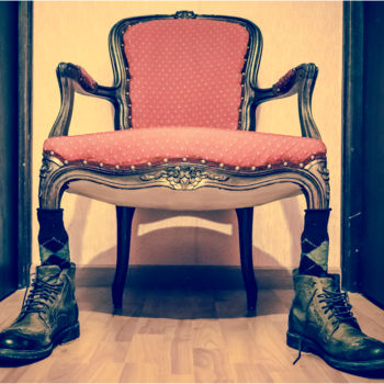 Fotografie mit dem Titel "#166 - Chaussures à…" von Sharlie Evans, Original-Kunstwerk, Digitale Fotografie