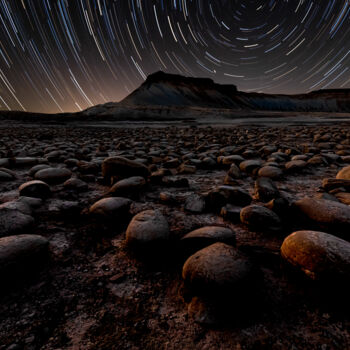 Photographie intitulée "Star Trails over Mo…" par Shimon Rottenberg, Œuvre d'art originale, Photographie numérique