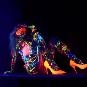 Fotografie mit dem Titel "Neon" von Sierra Peters-Buckland, Original-Kunstwerk