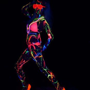 Photographie intitulée "Neon" par Sierra Peters-Buckland, Œuvre d'art originale