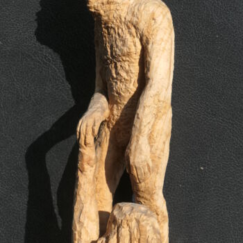Скульптура под названием "Ape-Man (side view)" - Sieglinde (Siggy) Margarete Schitter, Подлинное произведение искусства, Дер…